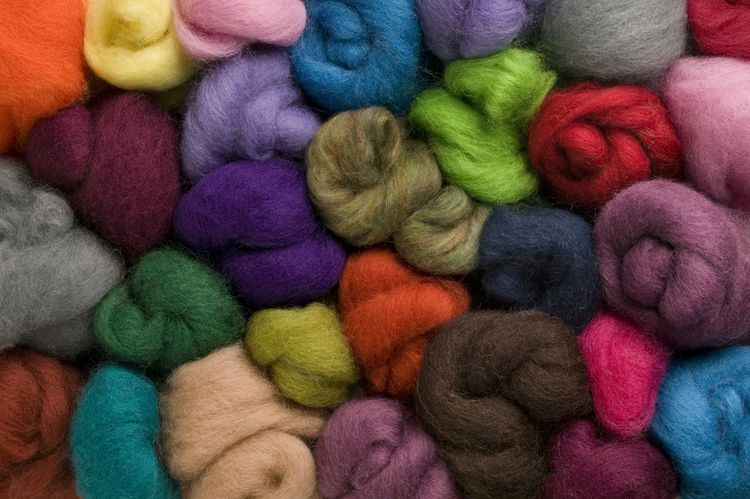 picture of different colored roving 